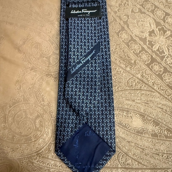 Salvatore Ferragamo Mens Blue Glasses Print Silk Tie - Picture 4 of 7